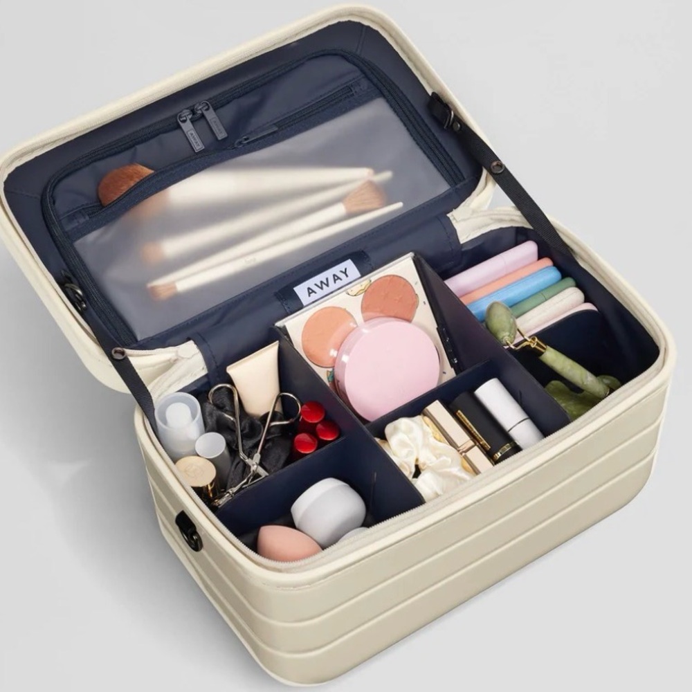 AWAY The Train Case in Salt White (Gloss)-NWT-No box, dust cover only. - Picture 4 of 12